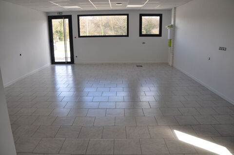   Local commercial de 52 m² à LARNAUD 