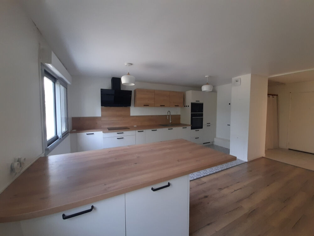 VILLEURBANNE T3 BIS 80 m² RDJ. Garage et Cave
