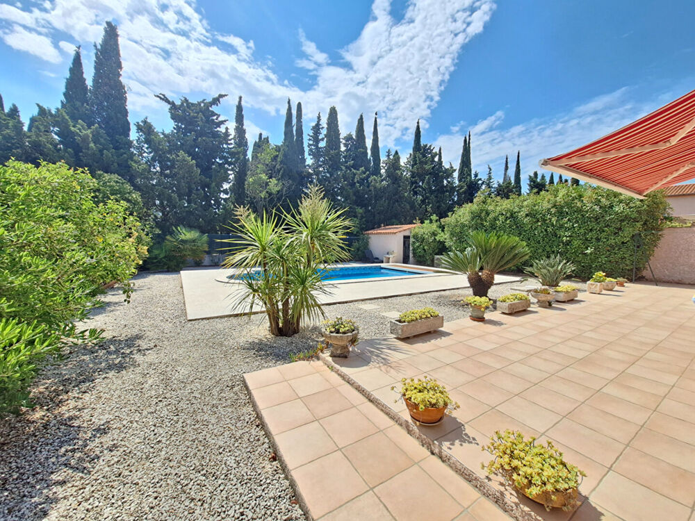 TOULOUGES SUPERBE VILLA 3 FACES AVEC PISCINE, GARAGE ET JARDIN