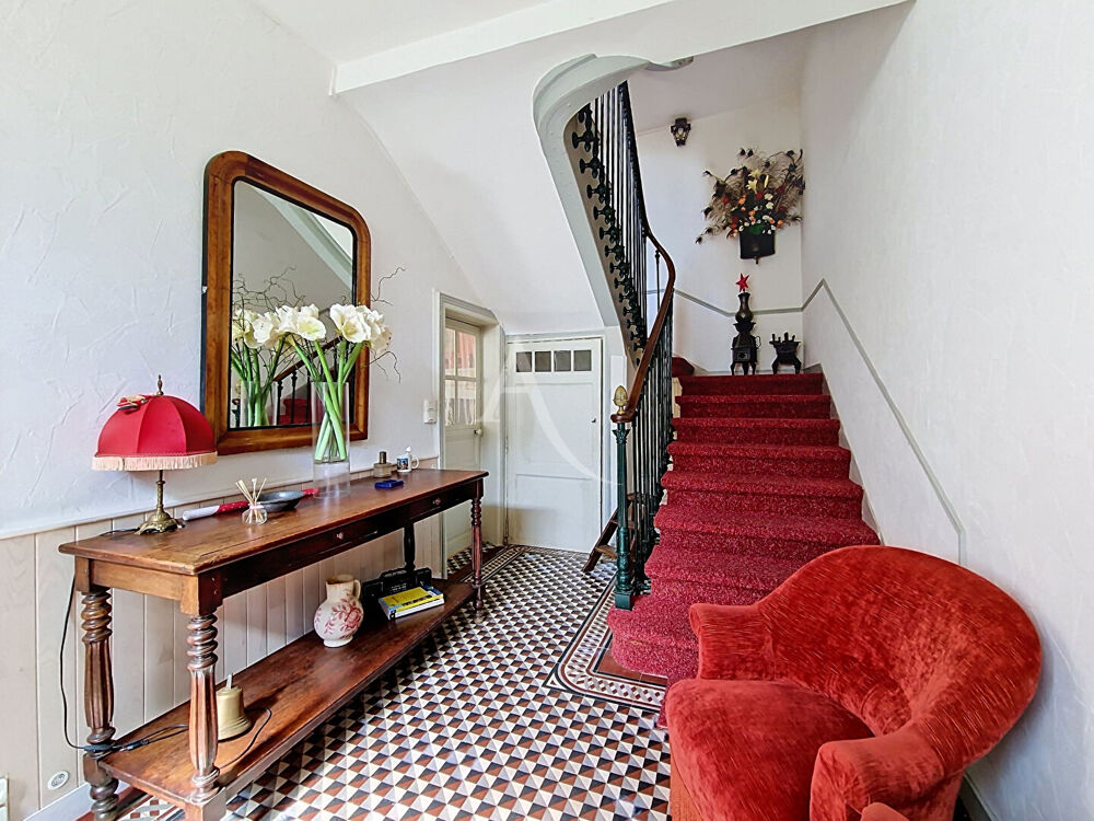Vente Maison Immeuble de caractère avec appartement familial et local commercial loué Le lion d angers
