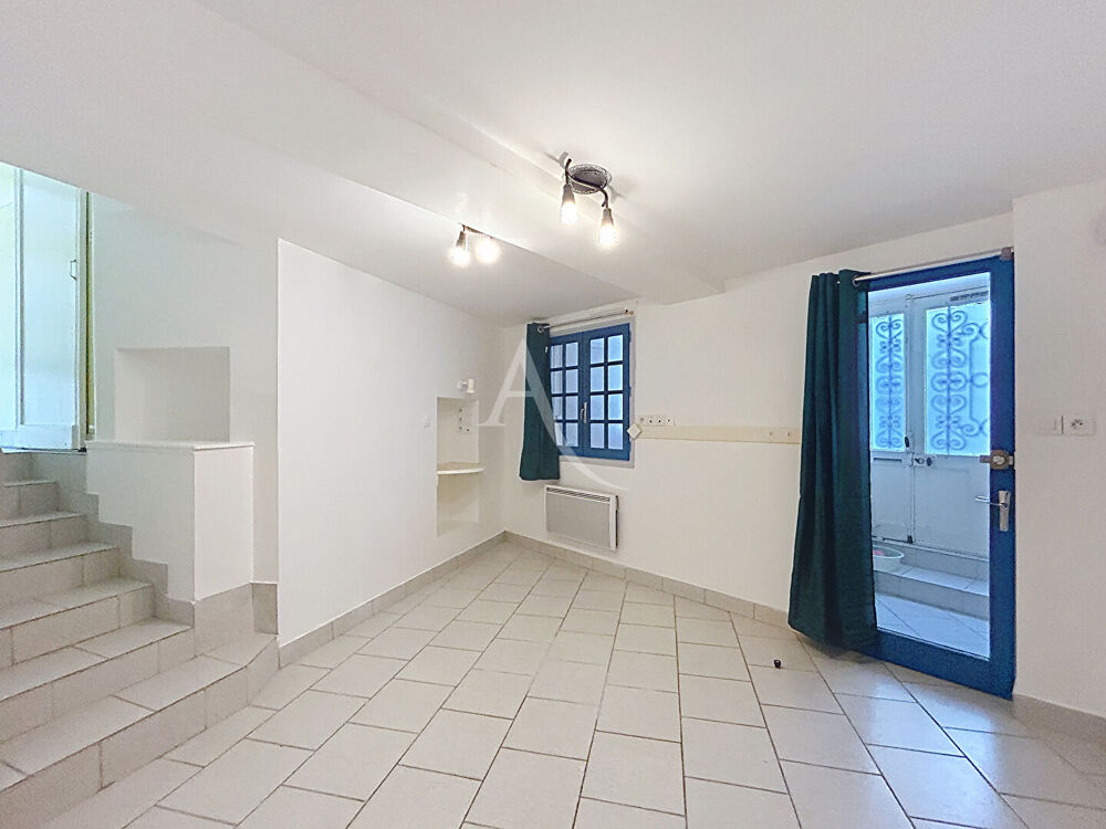 APPARTEMENT T2 AVEC COURS PRIVATIVE EN RDC - CHATEAU-GONTIER
