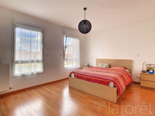  Appartement à louer 5 pièces 143 m²
