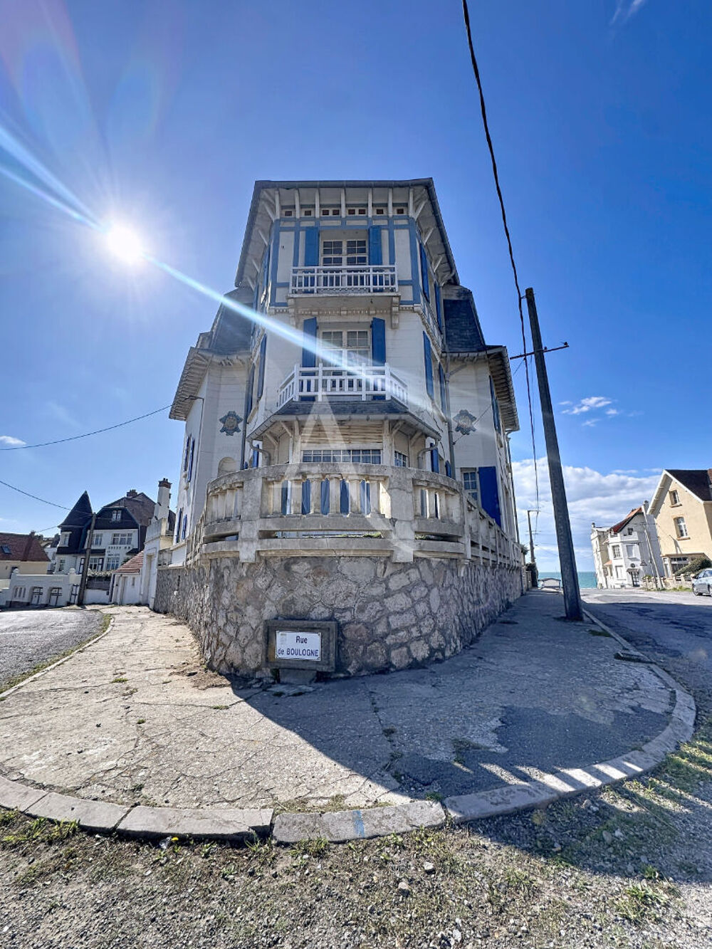 Villa de caractère 272 m² - 8 chambres - grand garage -patrimoine balnéaire Ambleteuse
