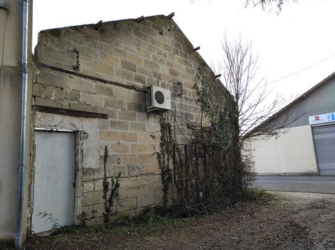   Coutras centre . murs de locaux ( habitations et commerces) 