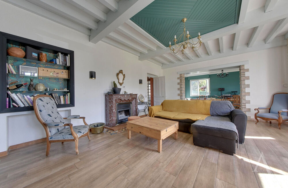 MAGESCQ. Maison de caractère 257 m² .Terrain 1 565 m²