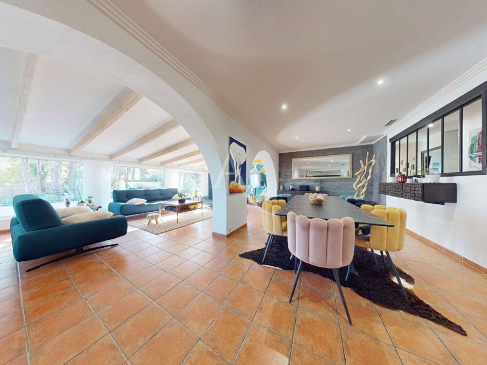 Vente Maison Escales ? Villa de plain-pied T5 avec piscine sur près de 1 900 m² de terrain Escales