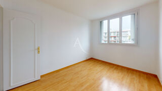  Appartement à louer 4 pièces 82 m²