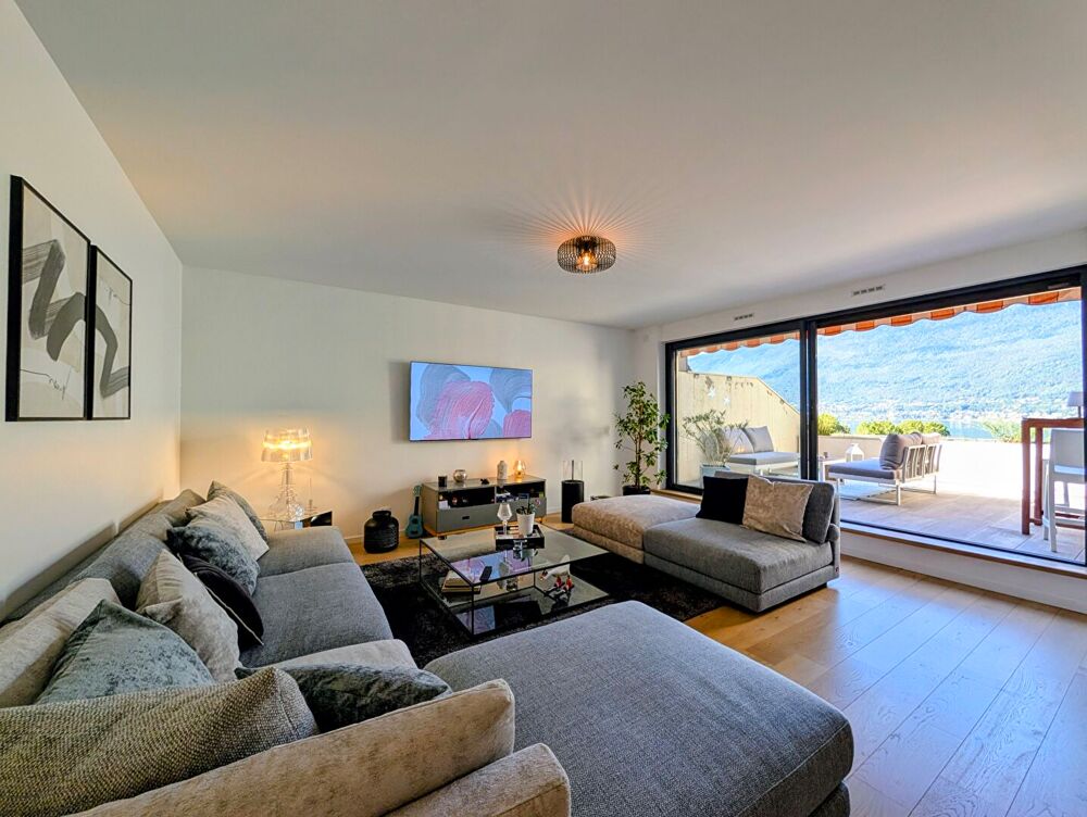 Appartement T4 rénové avec vue exceptionnelle sur le lac