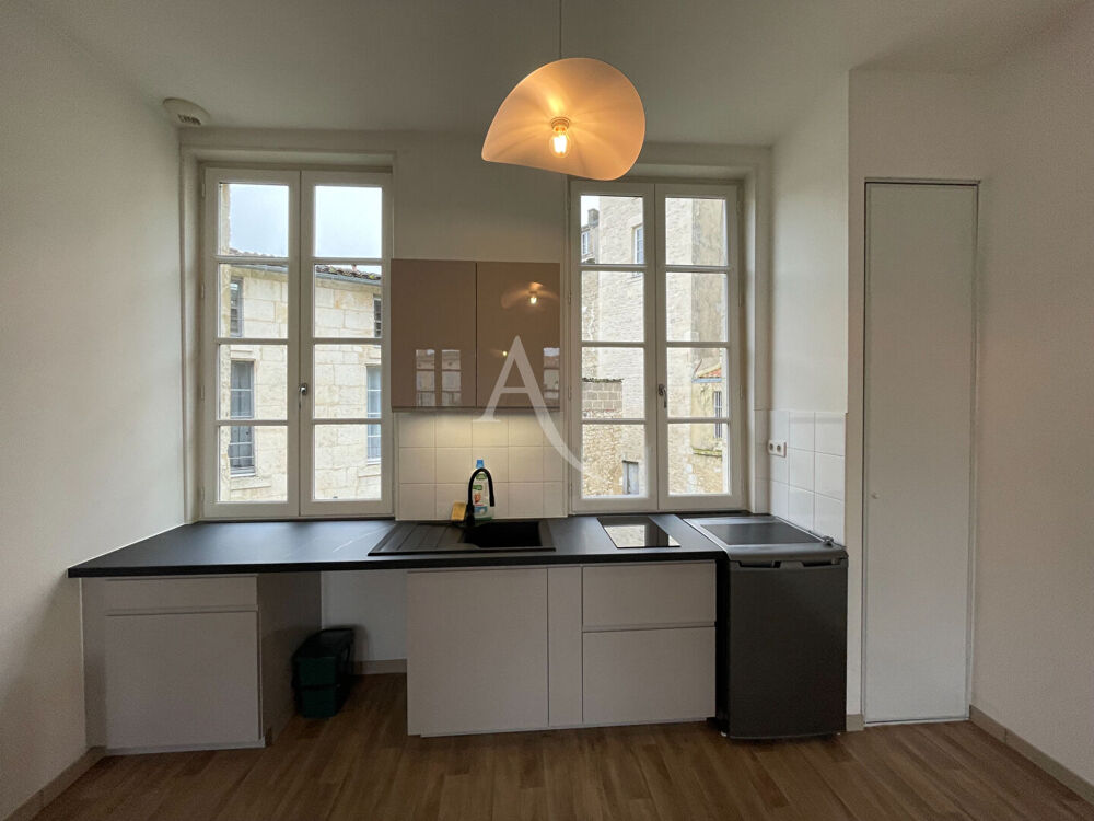 Location Appartement Appartement FONTENAY LE COMTE - 2 pièce(s) - 44 m2 Fontenay le comte