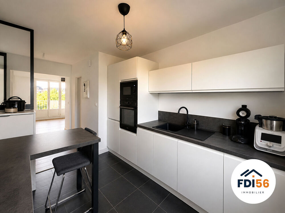 Appartement familial de 95 m² à Lorient avec garage, cave et deux balcons