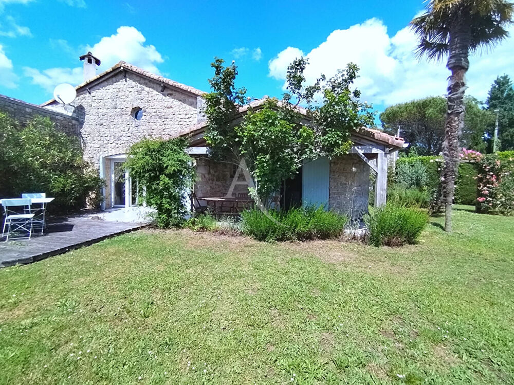 Charentaise de plain pied 4 chambres avec piscine.