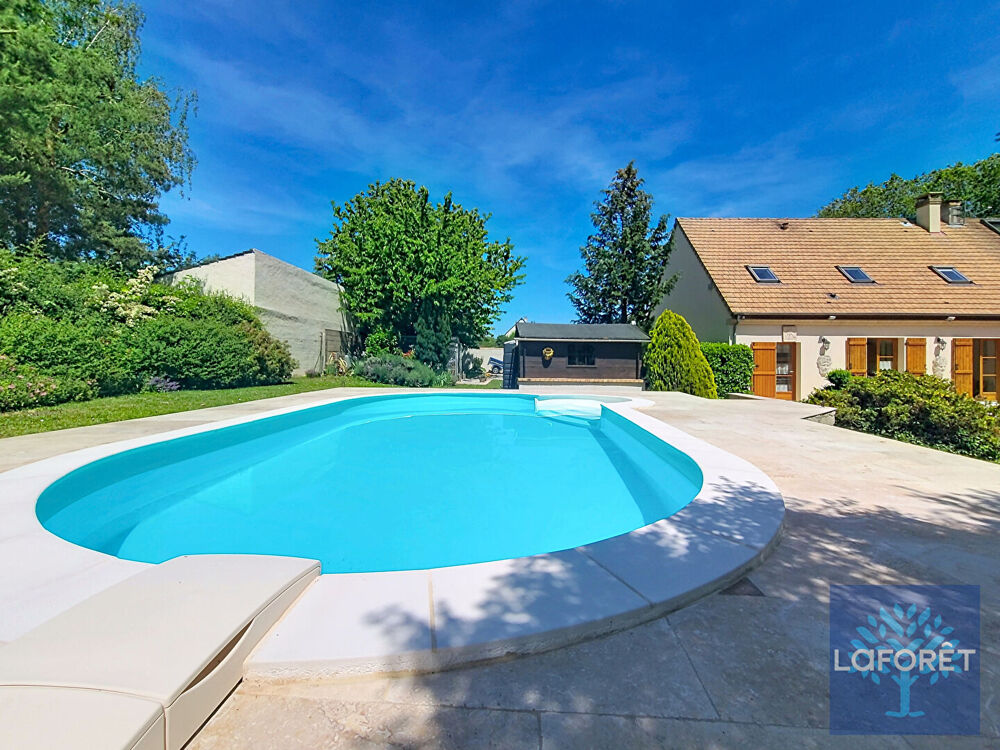 Maison familiale avec piscine dans un environnement privilégié