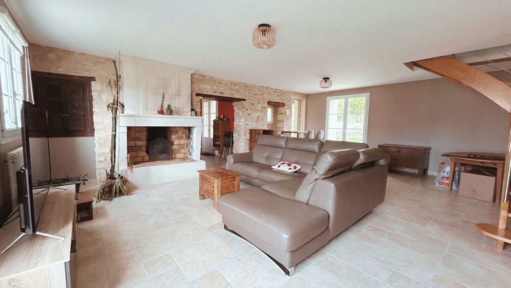 Vente Maison Maison charentaise Meursac 211 m2 au calme non mitoyenne Meursac