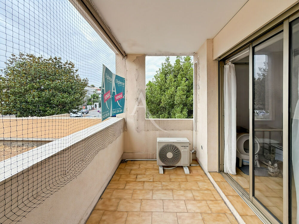 Appartement Le Cannet 1 pièce 27.41 m2 terrasse ouest cave commerces