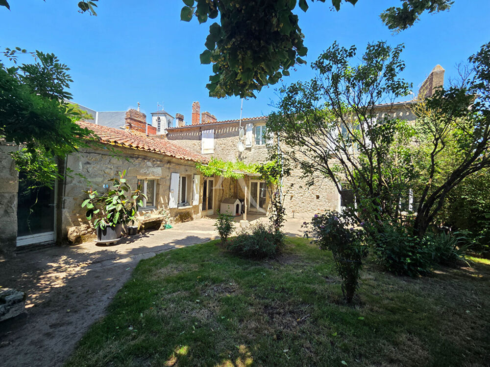 Vente Maison MAISON EN PIERRE 229m² 3 CHAMBRES TERRAIN 580 m² DÉPENDANCES CENTRE BOURG PALLUAU Palluau