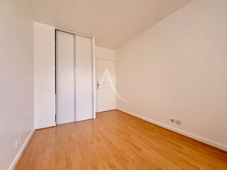  Appartement à louer 4 pièces 79 m²