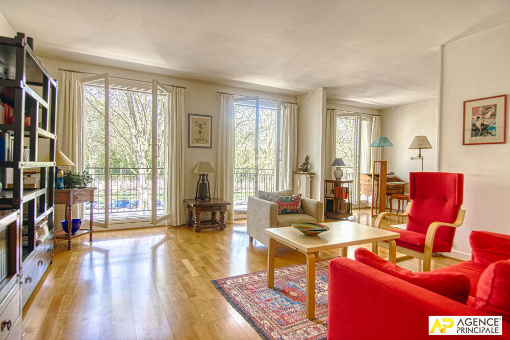 Vente Appartement Versailles centre Avenue de Paris Appartement 4 pièces 90 m² situé au 3ème étage avec ascenseur, balcon, cave et parking Versailles