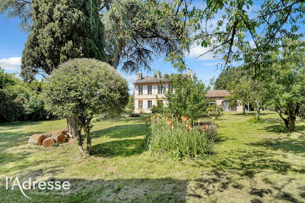 Exclusivité l'Adresse - Le BURGAUD - Maison de maître d'environ 290 m² avec parc arboré de 2 492 m², pigeonnier et dépendances