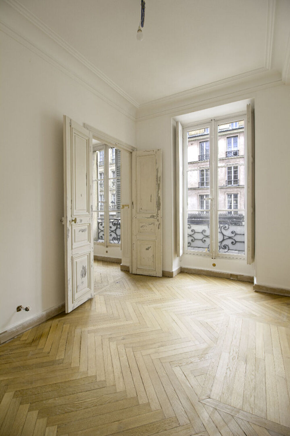 Vente Appartement Versailles Notre-Dame Paroisse - Appartement 5 pièces 132 m² carrez situé au 1er étage  avec cave et accès à un jardin collectif Versailles
