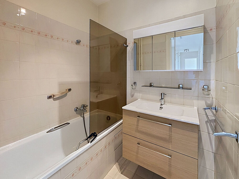 Vente Appartement Appartement  3 pièces de 65m2 avec balcon / place de stationnement / cave Lyon 8
