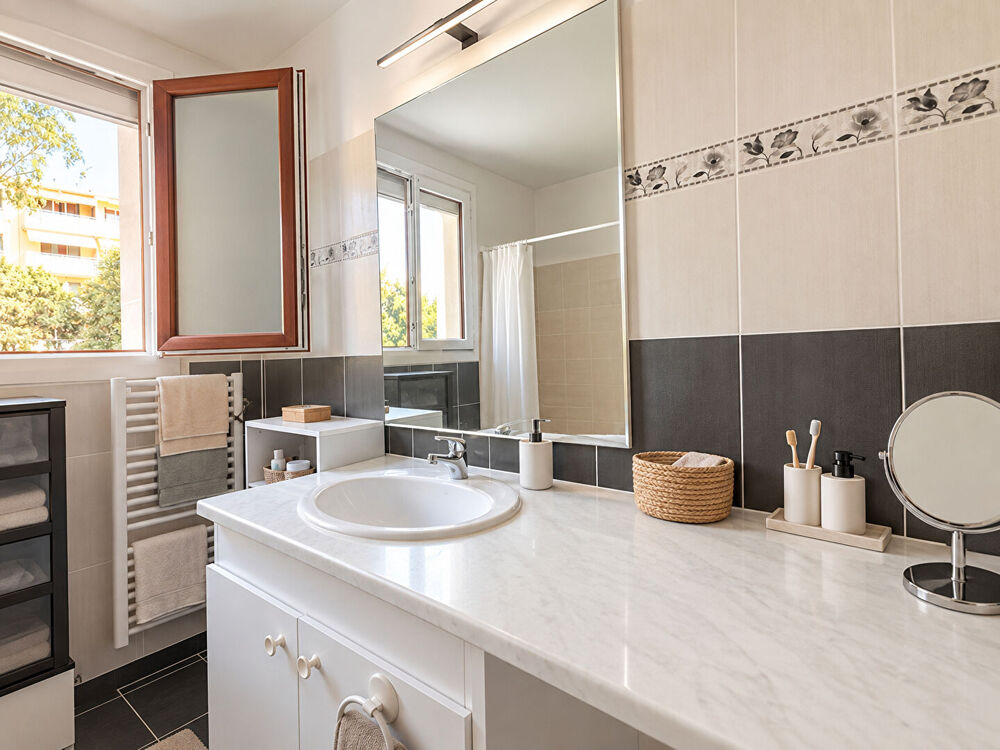 Vente Appartement T2 - TERRASSE - 179.500 Euros Saint raphael