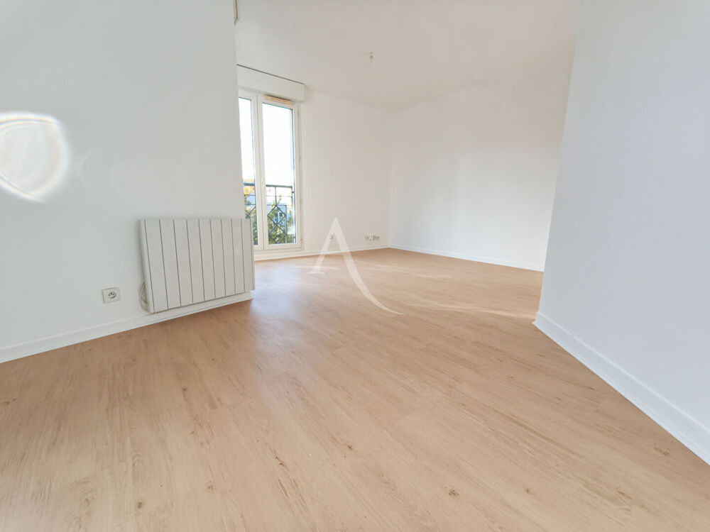 STUDIO RÉNOVÉ 29m² + PARKING - CERGY LE HAUT GARE