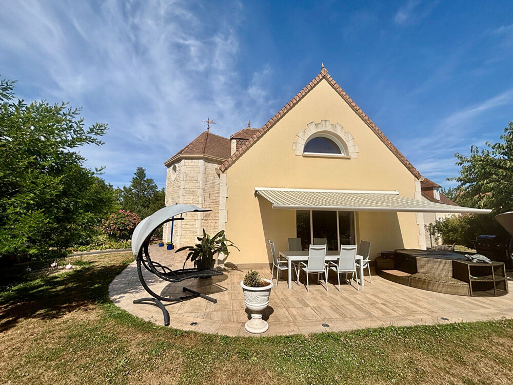 SUPERBE MAISON de plus 200M2 . PRESTATIONS SOIGNEES
