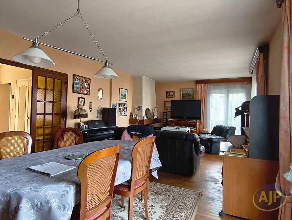 Vente Maison Maison Pace 7 pièce(s) 134 m2 EN IMPASSE EN CENTRE BOURG Pace