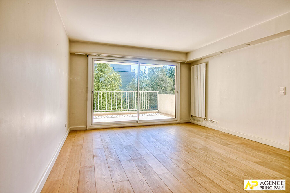 Vente Appartement Versailles Rive-Droite Appartement 4 pièces 88 m² carrez situé au 2ème étage avec ascenseur, terrasse, cave et parkin Versailles