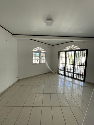  Maison à louer 3 pièces 138 m²
