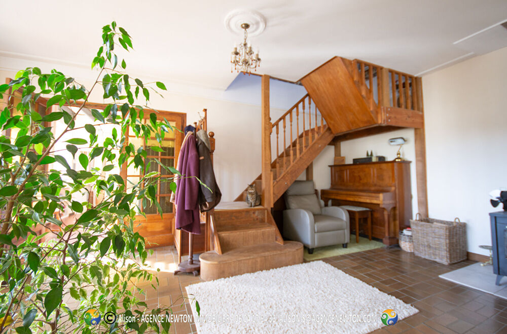 MAYENNE, La Dorée, 4-6 chambres, 227 m² habitables, dépendances, garage, jardin, puits, sur un terrain de 3897 m².
