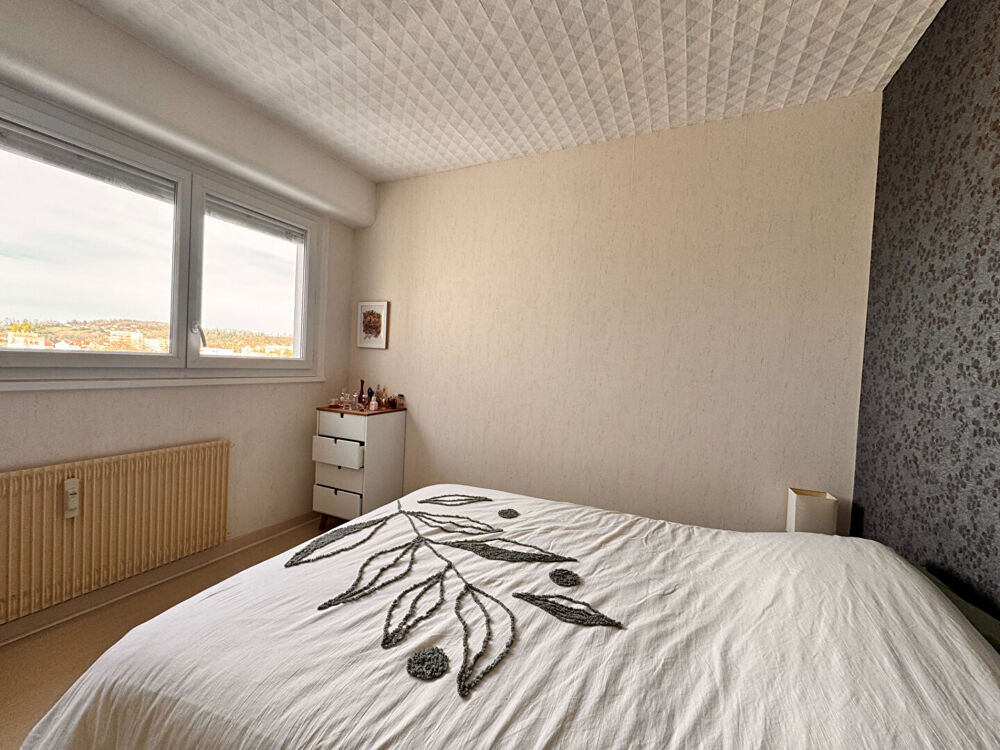 Vente Appartement Appartement à Lons-Le-Saunier / 4 pièces / 2 chambres / 97 m² Lons le saunier