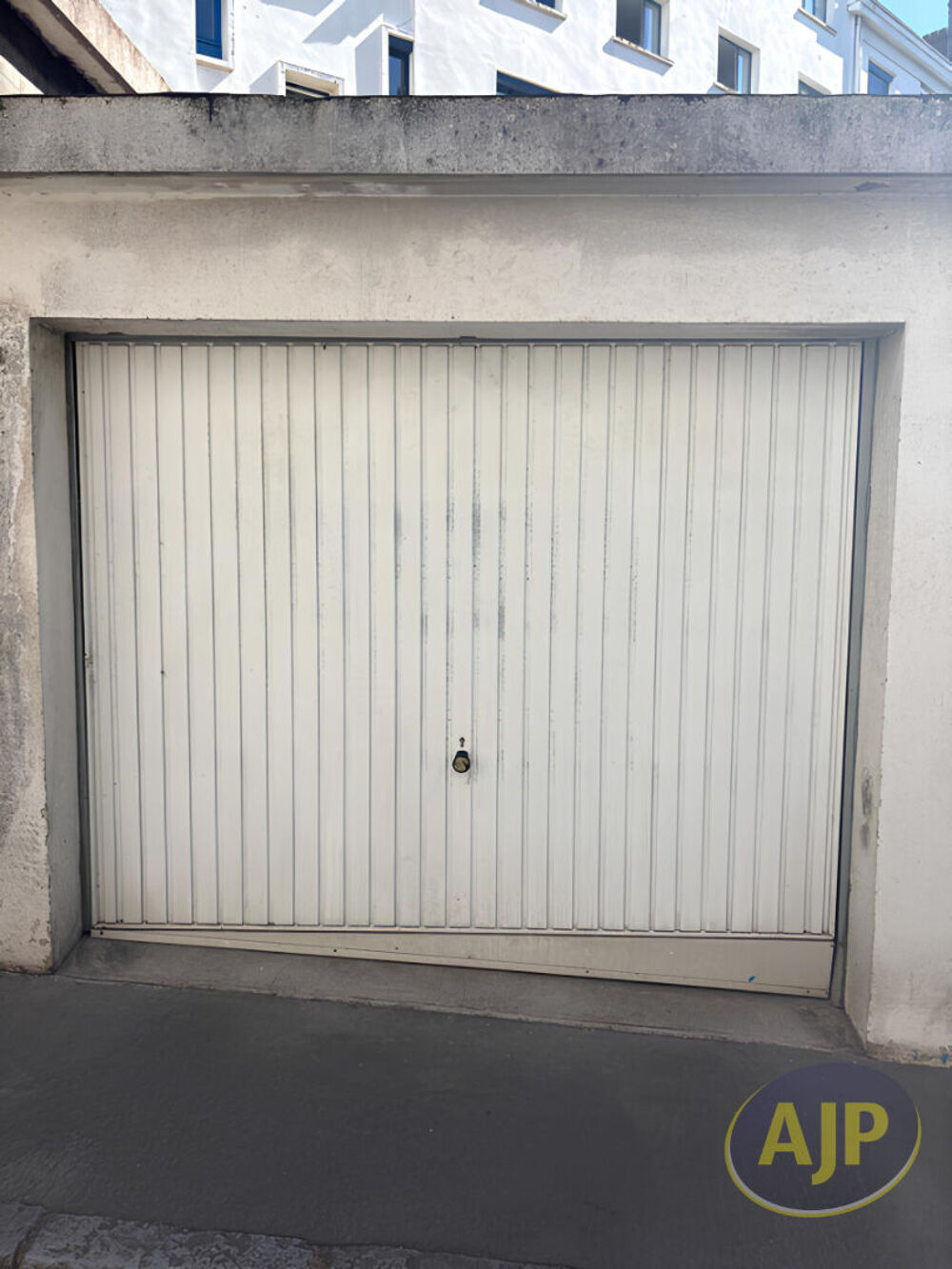 Location Parking/Garage Graslin - garage fermé 16m2 Nantes
