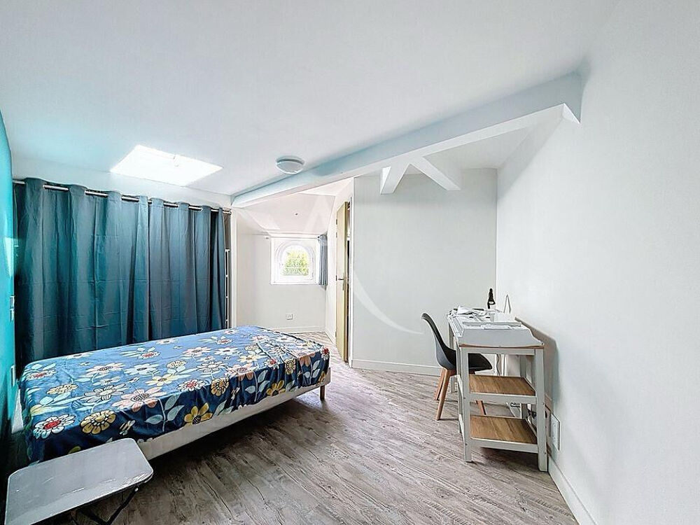 CHAMBRE DE 15.78m² DANS MAISON DE 144 M² - MEUBLEE - TOUTE CHARGES COMPRISES