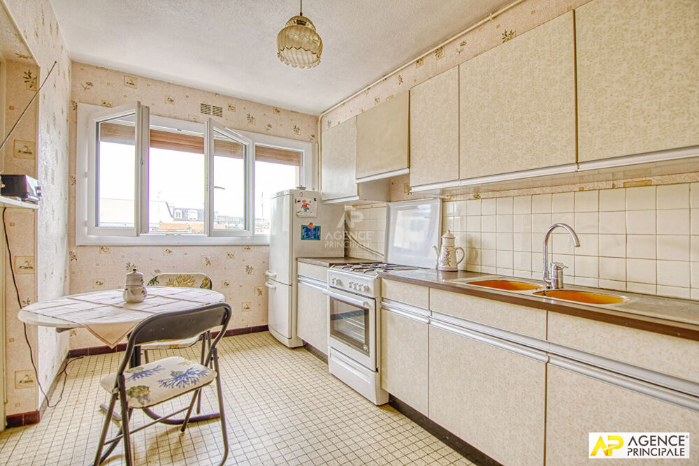 Le Chesnay Rocquencourt Appartement 4 pièces de 93.67 m² carrez situé au 2e étage avec ascenseur, balcon et parking