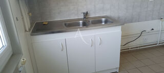  Appartement à louer 4 pièces 79 m²