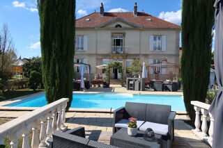  Villa  vendre 10 pices 300 m