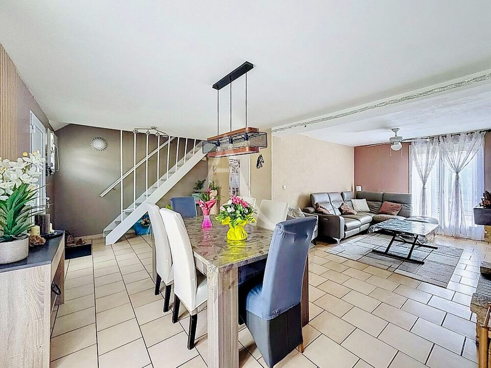 Maison indépendante 4chambres, proche des commodités et écoles