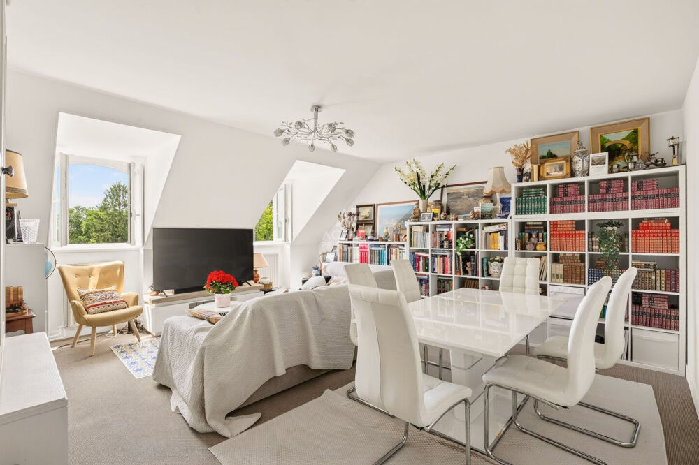 Vente Appartement Versailles Parc appartement 4 pièces 96 m² au sol (85.97 m² carrez) situé au3ème et dernier étage avec ascenseur, cave et deux p Versailles