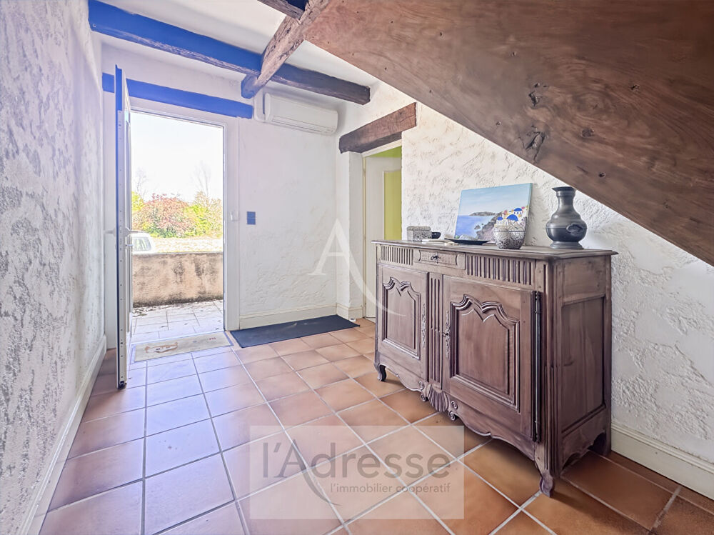 Propriété de caractère avec dépendances et 3 ha de terrain