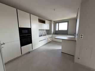  Appartement à louer 3 pièces 100 m²