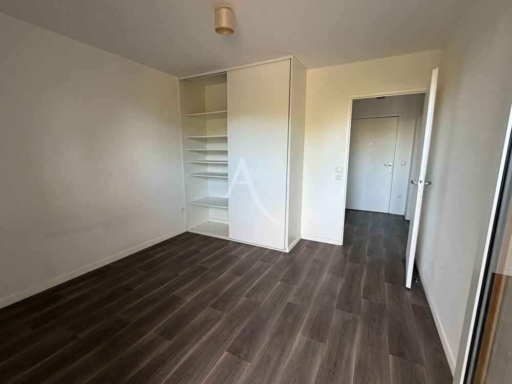 Appartement Noisiel 3 pièce(s) 61.52 m2 + balcon + 2 places de parking