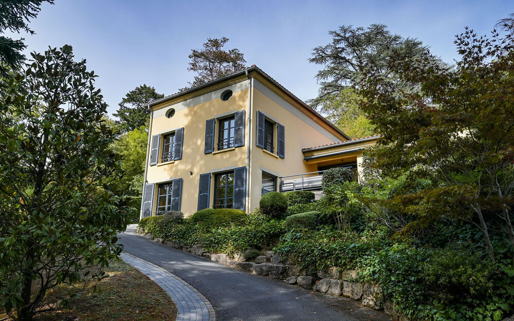 Vente Maison Charbonnières Les Bains - villa d'exception de 256m2 au sein d'un écrin de verdure Charbonnieres les bains