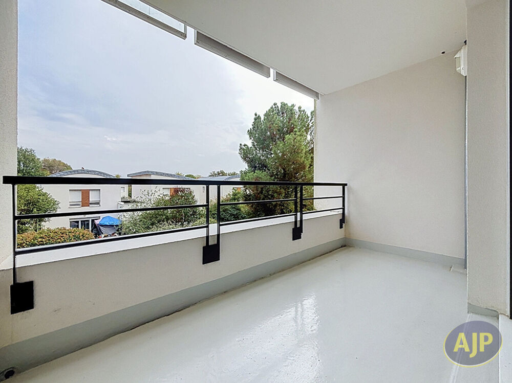 Vente Appartement À VENDRE  Appartement de 65 m² 2 chambres avec balcon et parking La roche sur yon