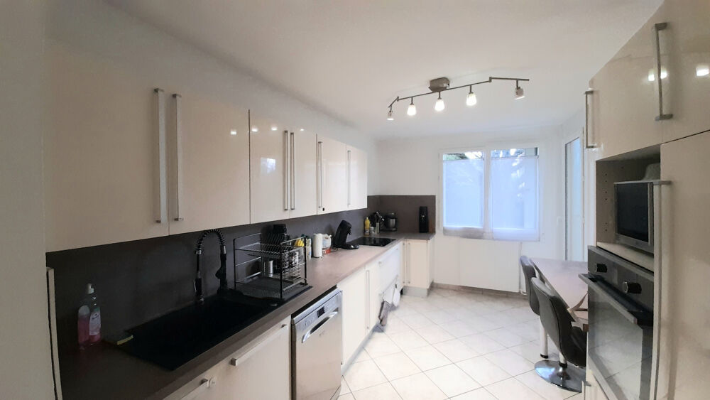 Vente Appartement Appartement  T5 105 m2 avec  garage Vaulx en velin