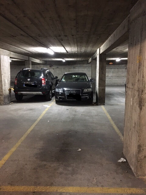  Parking / Garage  louer 10 m