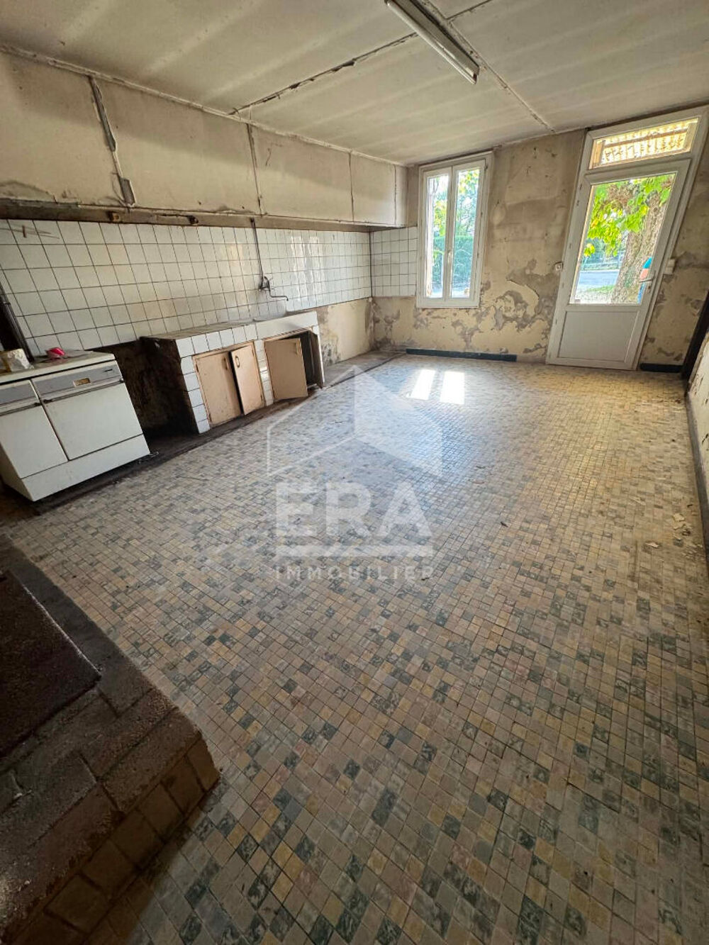 Vente Maison **Maison individuelle  ancienne à rénover 454 m² avec terrain 1 796 m² ? Grange en pierre, fort potentiel**33910 saint denis de St denis de pile
