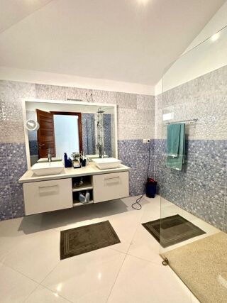  Maison � vendre 4 pi�ces 200 m� Ngaparou