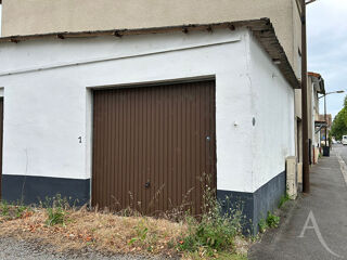 Parking / Garage à louer 1 pièce 22 m²