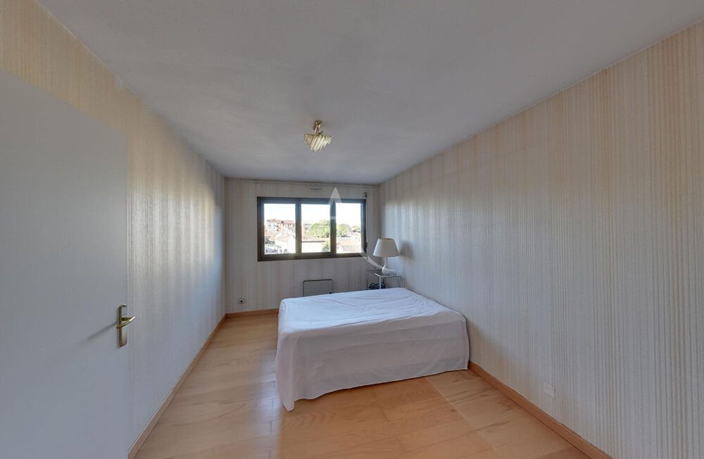 Vente Appartement MONTAUBAN, centre ville, T4 traversant, ascenseur au palier, garage, terrasse Montauban